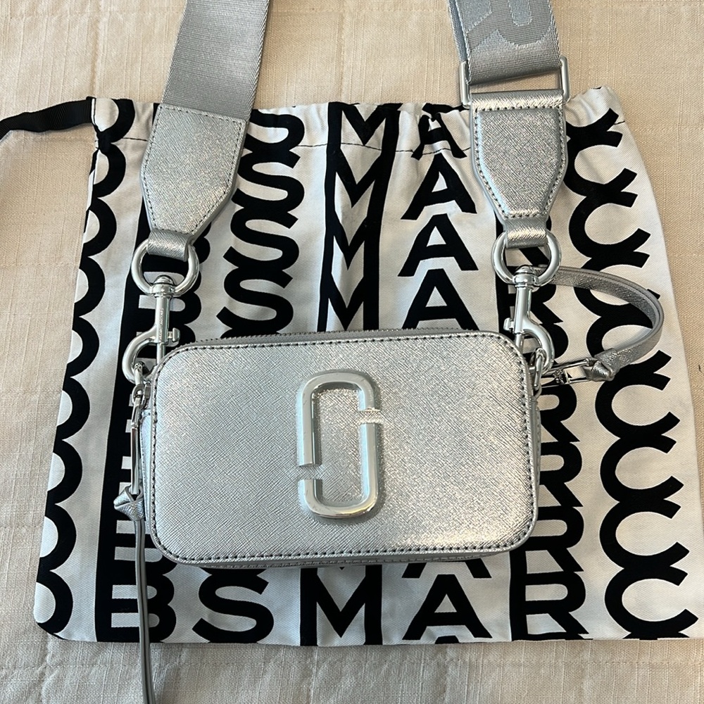 MARC JACOBS THE METALLIC SNAPSHOT - mint condition!